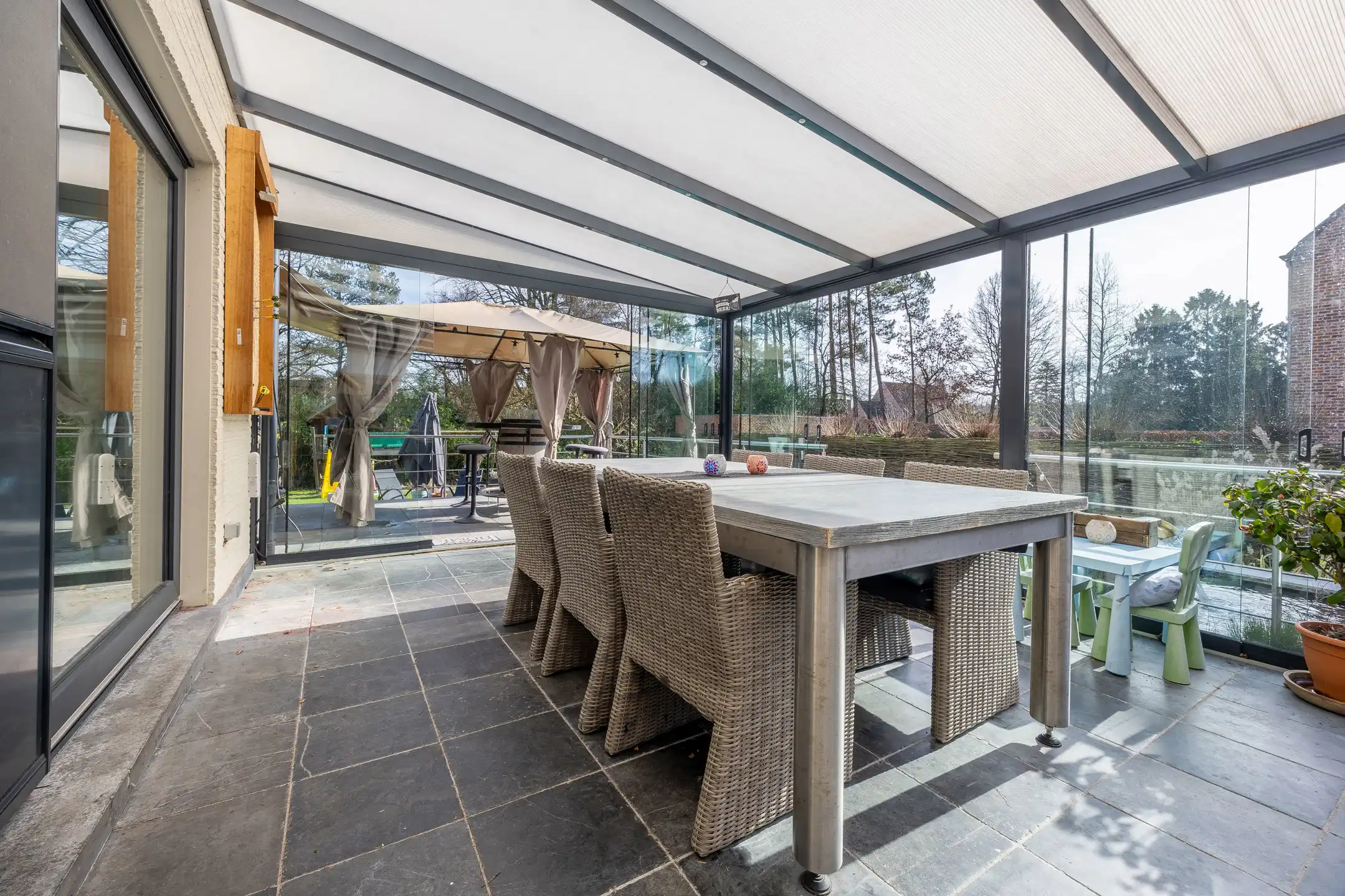 Ruime woning in rustige en groene omgeving foto 17