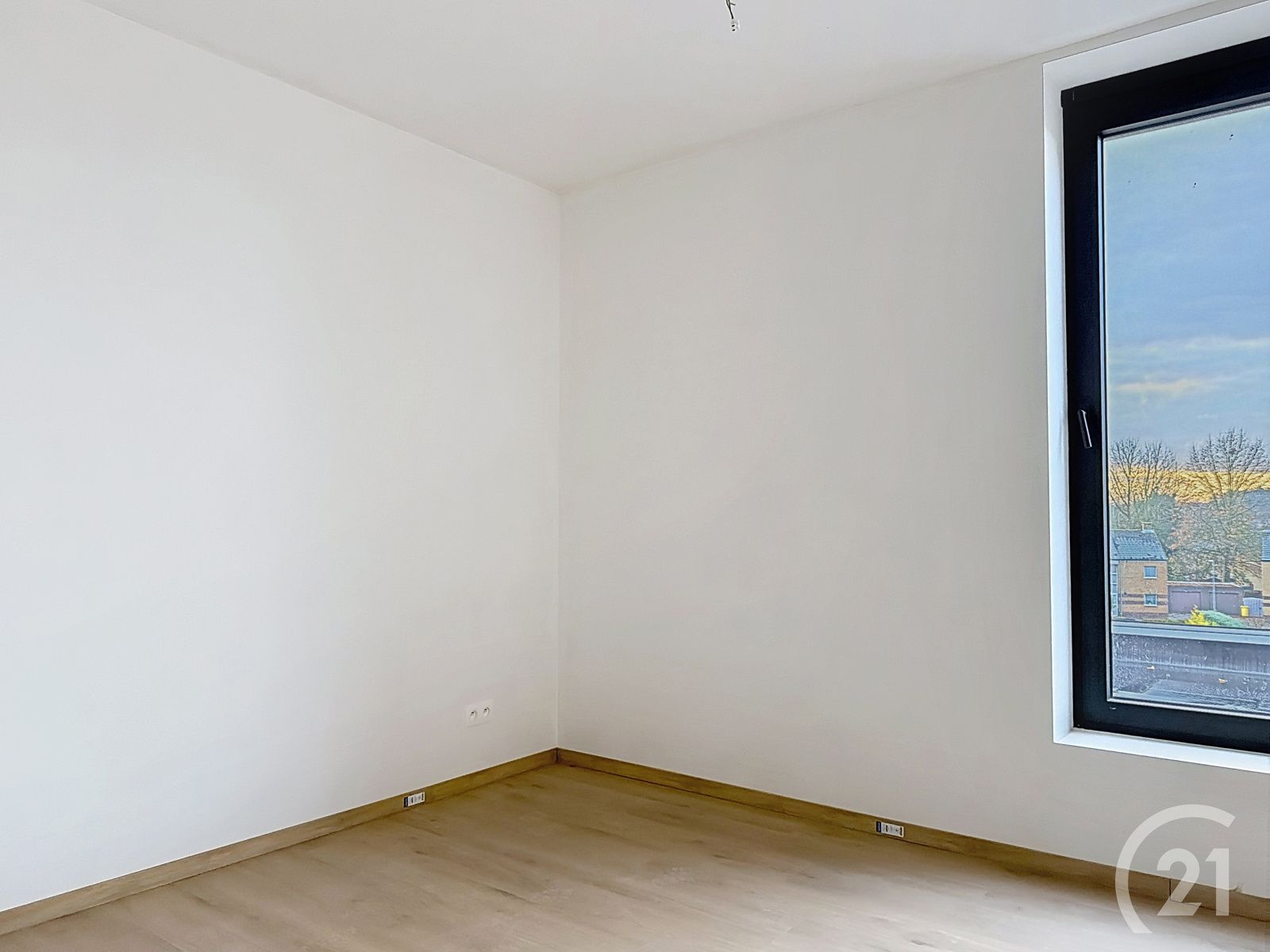 Prachtige nieuwbouwwoning in heel rustige straat te huur! foto 7