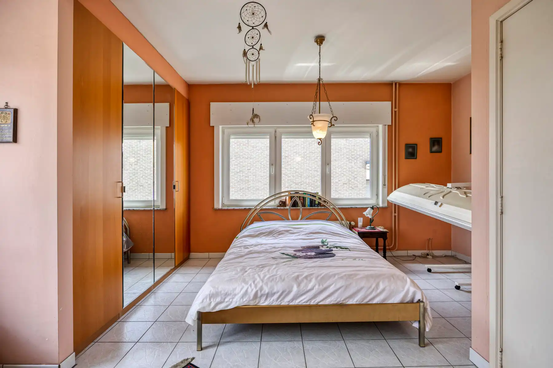 Degelijke 3-gevel met drie slaapkamers, tuin en garage foto 12
