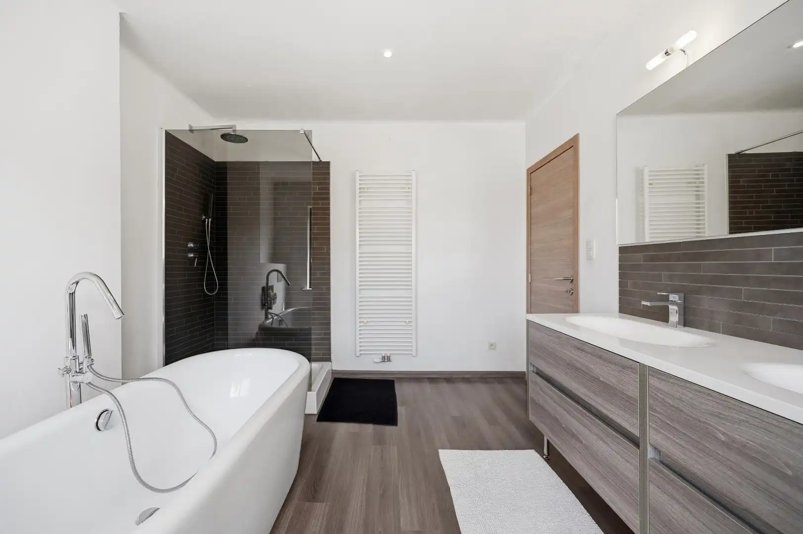 Unieke eigendom met instapklare woning, bijgebouw en uitzonderlijk potentieel op ruim perceel foto 16