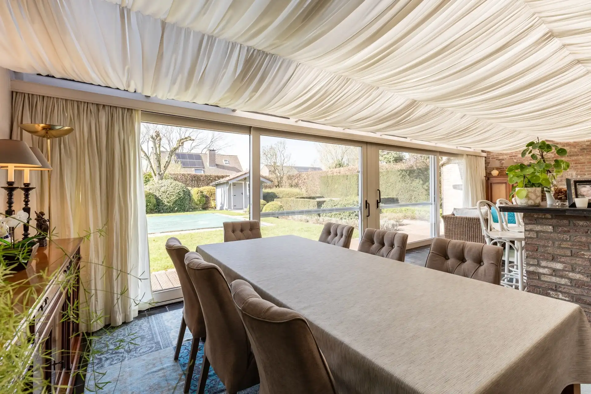 Instapklare woning met ruime veranda en zuidgerichte tuin! foto 4