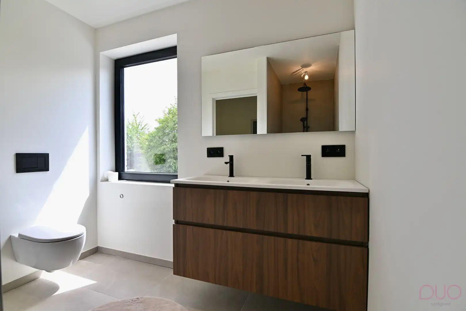 Volledig gerenoveerde woning met garage, terras en tuin - instapklaar afgewerkt! foto 18