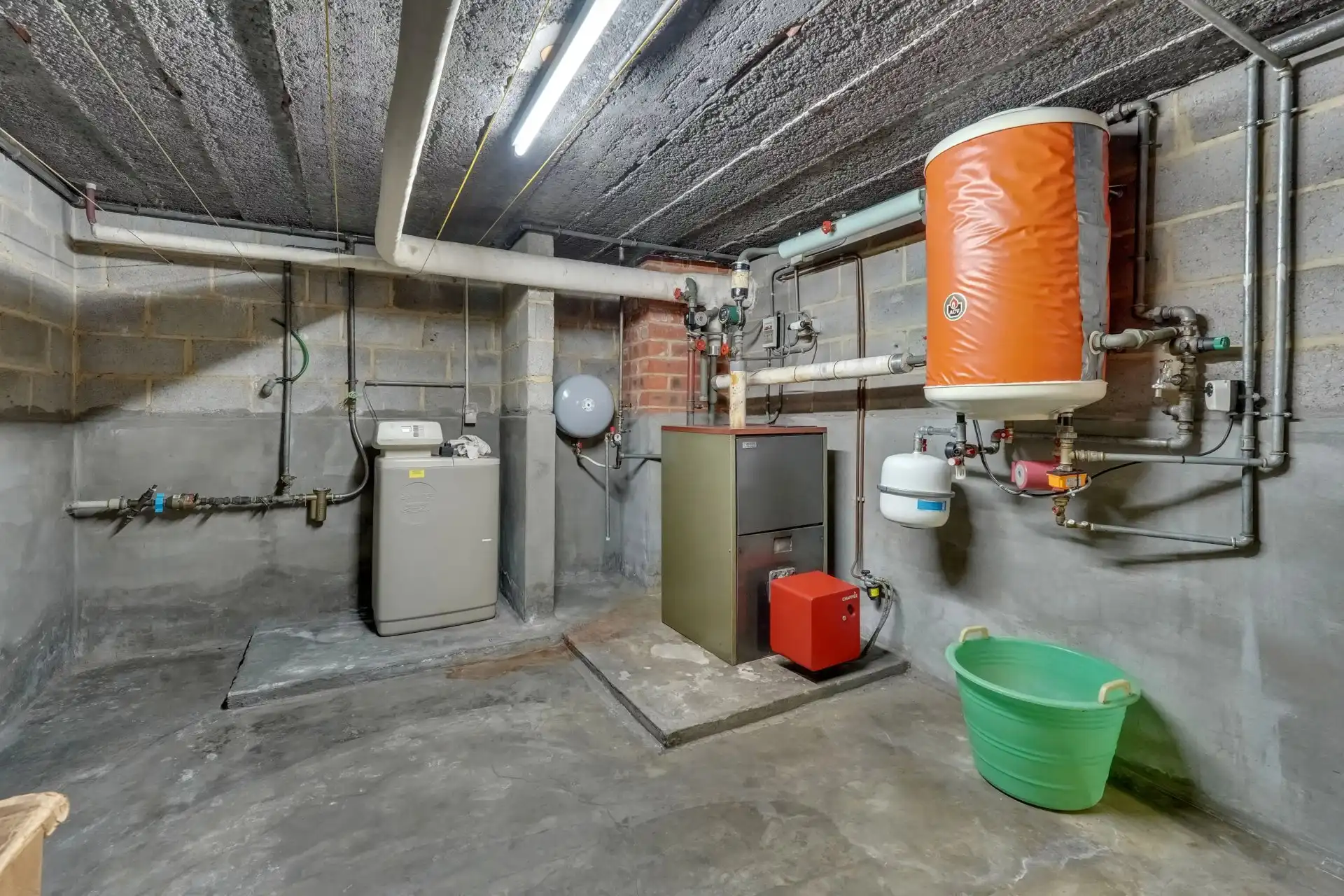 Vrijstaande woning met 4 slaapkamers en magazijn foto 12