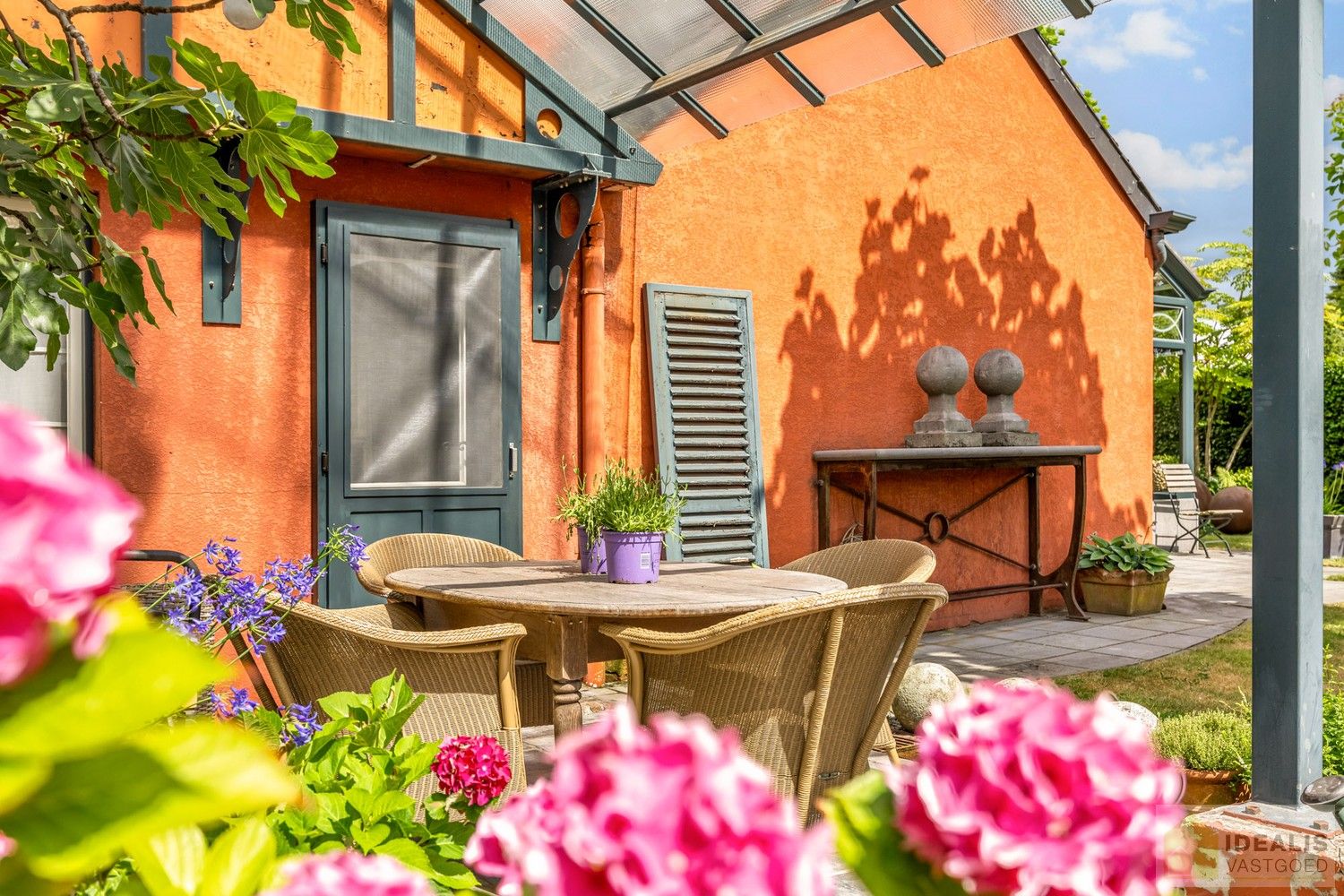 RUIME, CHARMANTE EN INSTAPKLARE WONING IN HARTJE HAMONT! HEERLIJKE WOONKAMER VOORZIEN VAN PARKET EN MET HAARD, LICHTRIJKE KEUKEN MET DIRECTE TOEGANG TOT PRACHTIGE VERANDA, 4 SLAAPKAMERS, RUIME GARAGE EN PRACHTIG AANGELEGDE TUIN OP SCHITTEREND PERCEEL VAN 7A 55CA IN HET HARTJE VAN HAMONT-ACHEL EN OP SLECHTS ENKELE MINUTEN VAN DE NEDERLANDSE GRENS! foto 40