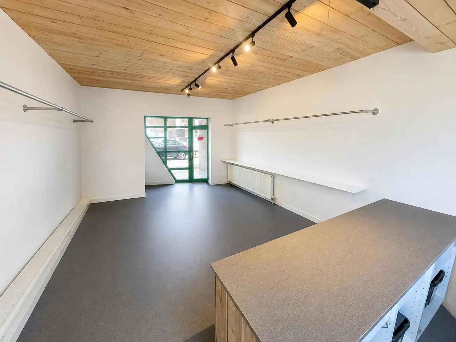 Veelzijdige handelspand op toplocatie foto 6