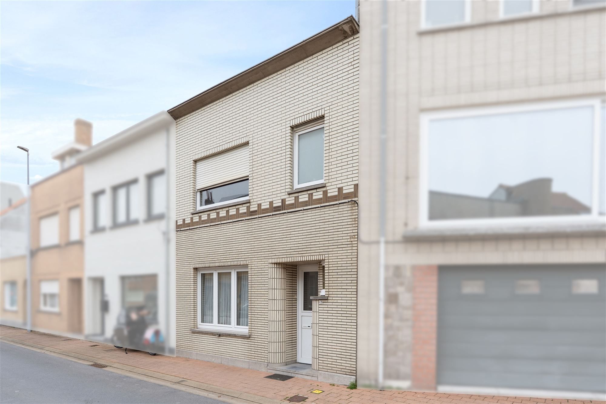  Ruime rijwoning met 5 slaapkamers en tweewoonst-indeling op topligging in Bredene foto 5