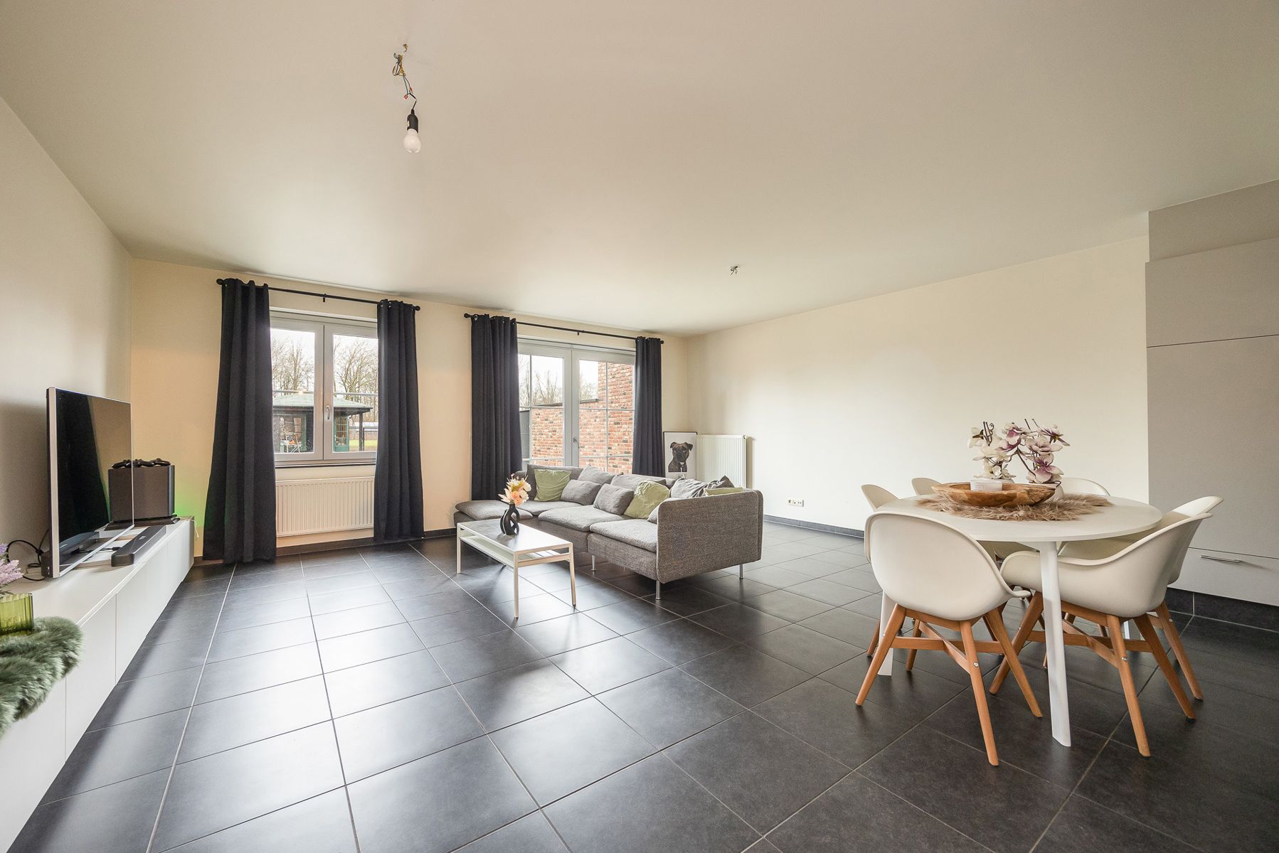 Verrassend ruime gezinswoning met terras, tuin en ondergrondse autostaanplaats. foto 4