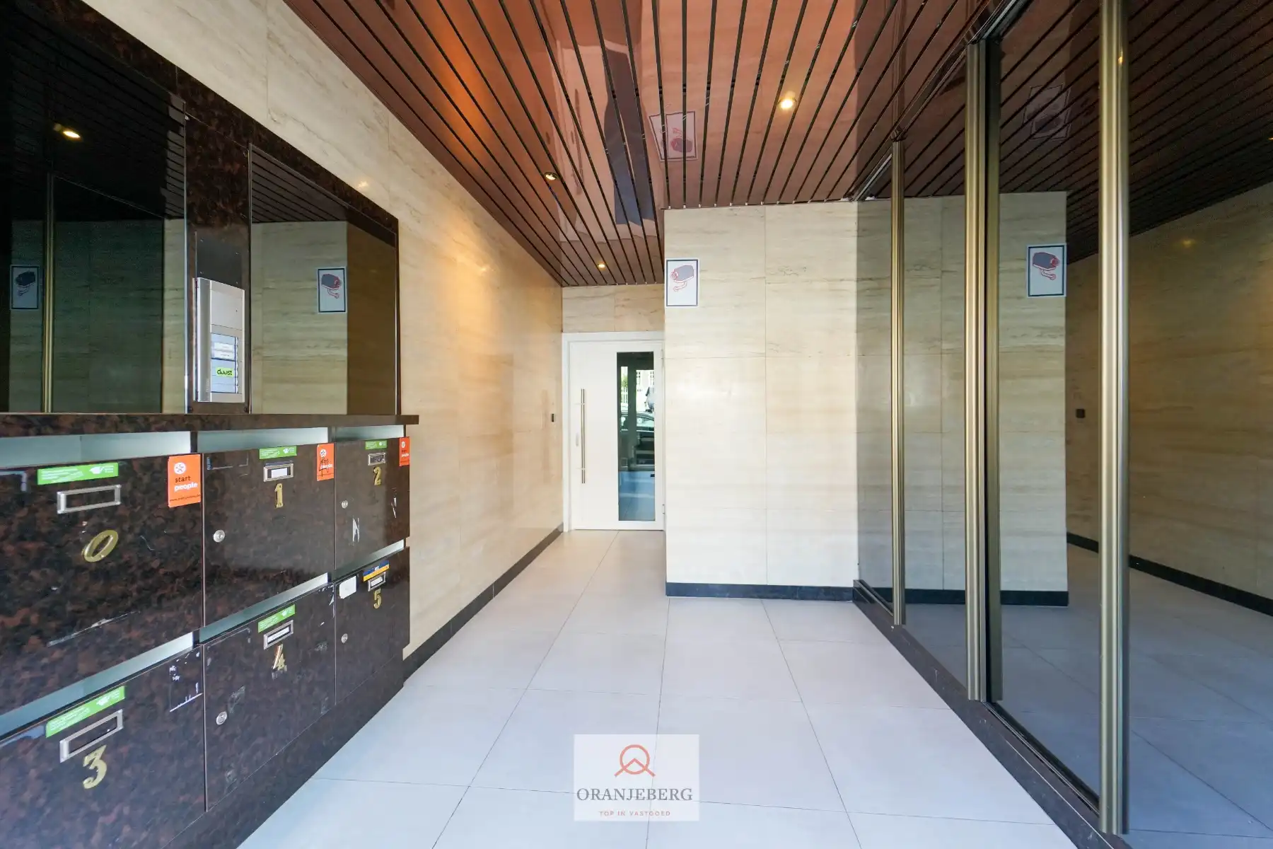 Instapklaar hoekkantoor met 5 ruimtes aan François Laurentplein foto 2