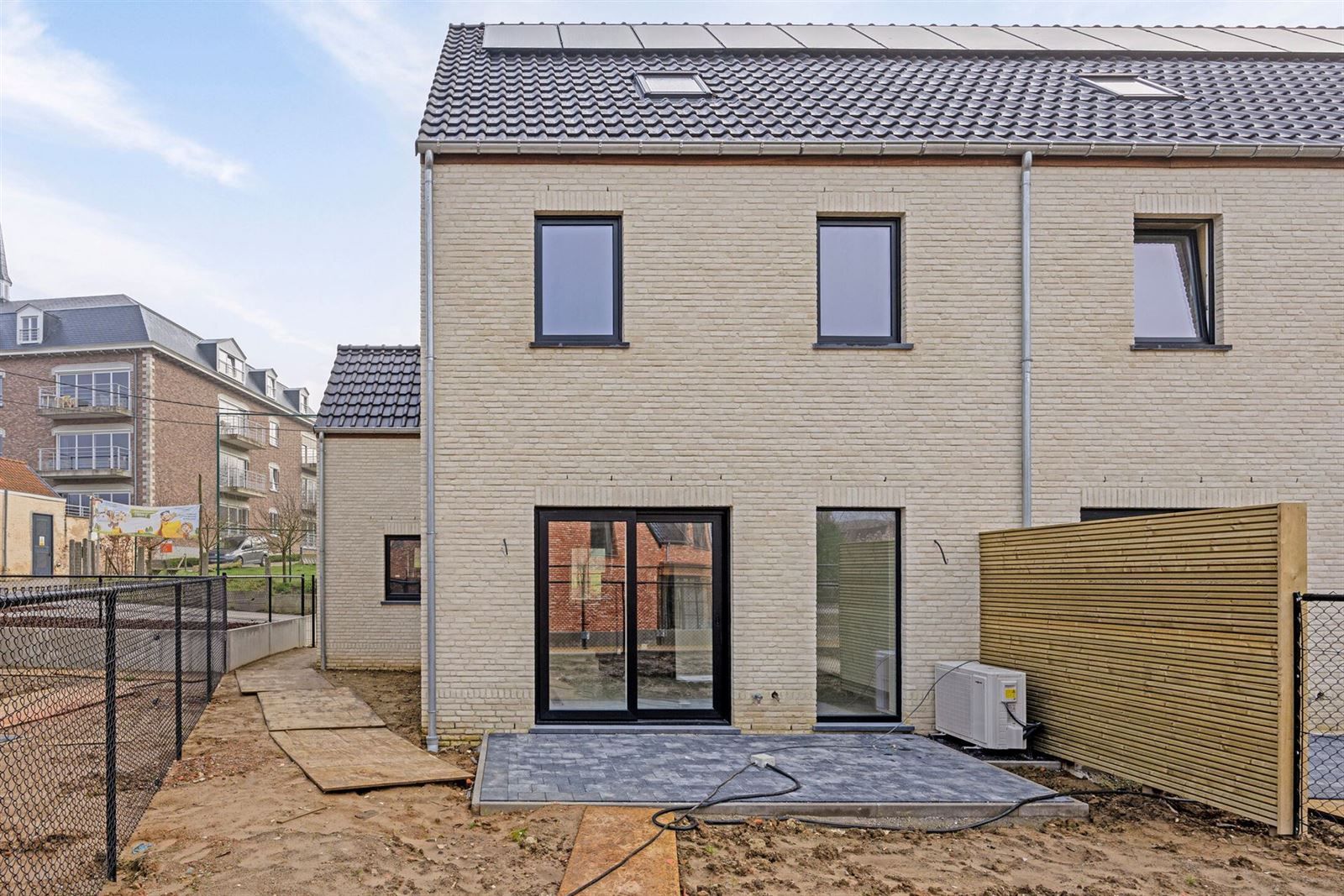 Energiezuinige instapklare nieuwbouwwoning met 3 slaapkamers, tuin en parkings foto 17