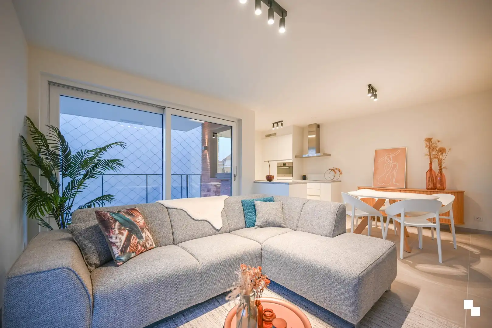hoekappartement met aangenaam terras foto 3