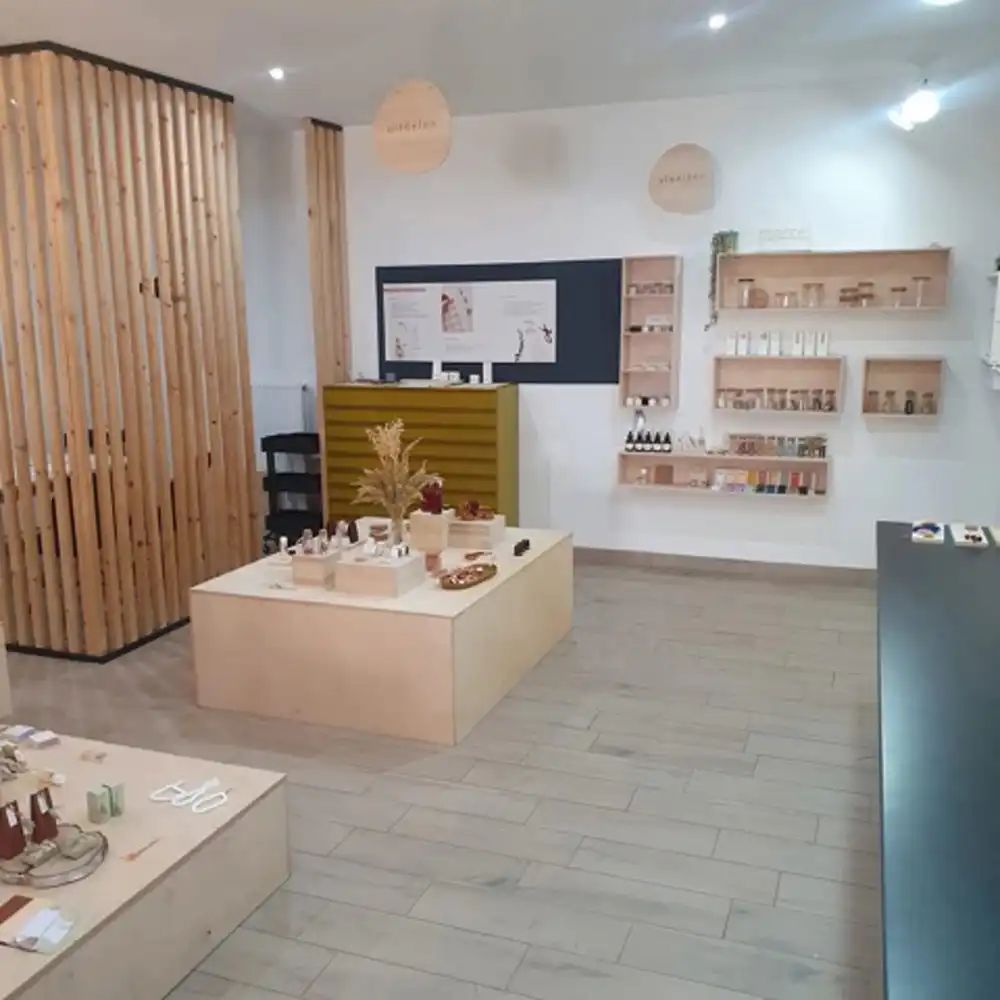 VEELZIJDIGE HANDELSRUIMTE TE DIEST! foto 4