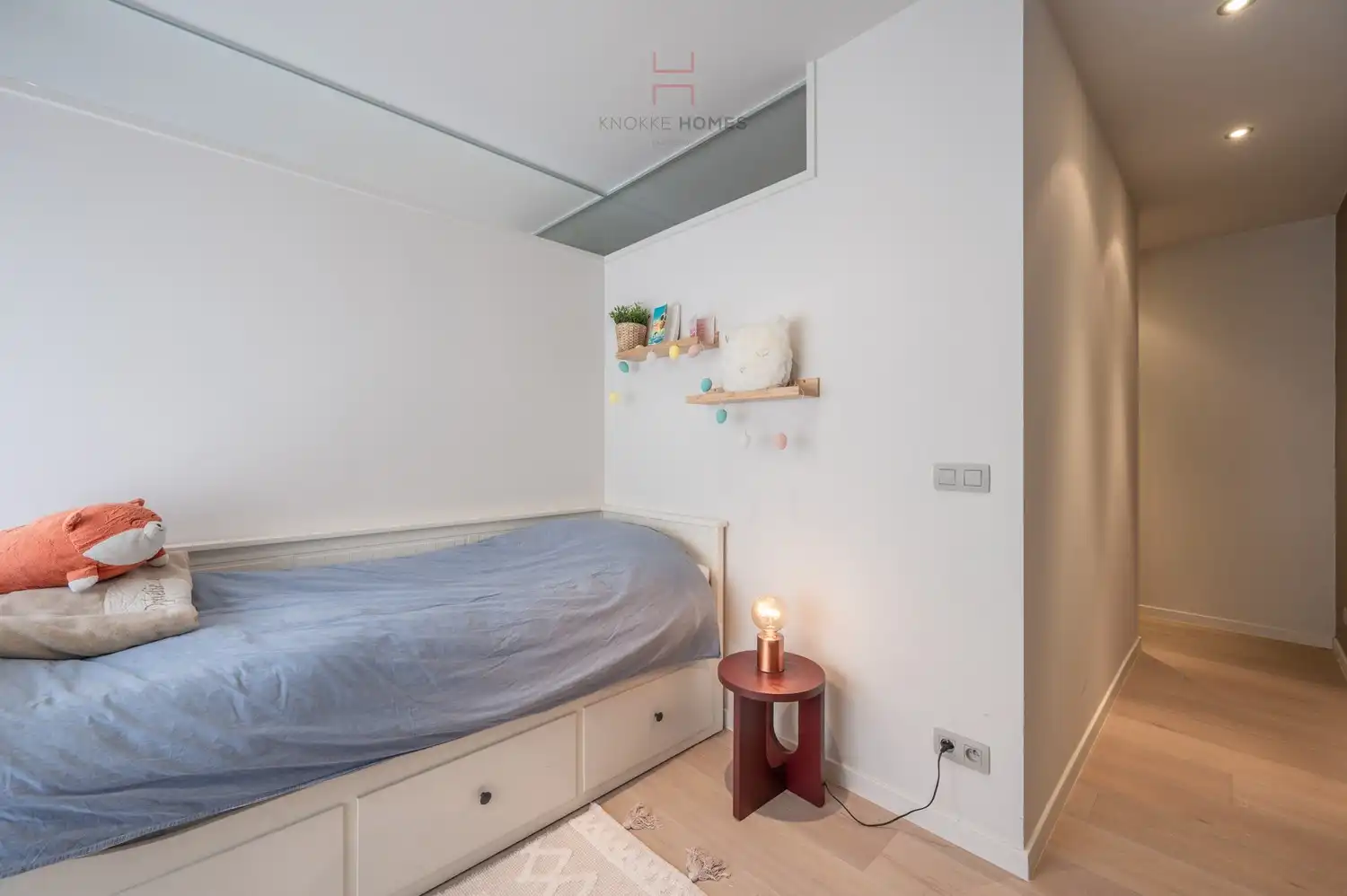 Zeer ruim en verzorgd appartement met vier slaapkamers en een praktische inpandige garage. foto 23