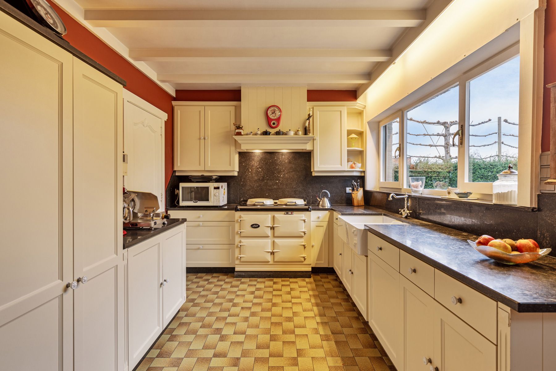 Statige villa gelegen in doodlopende straat foto 7