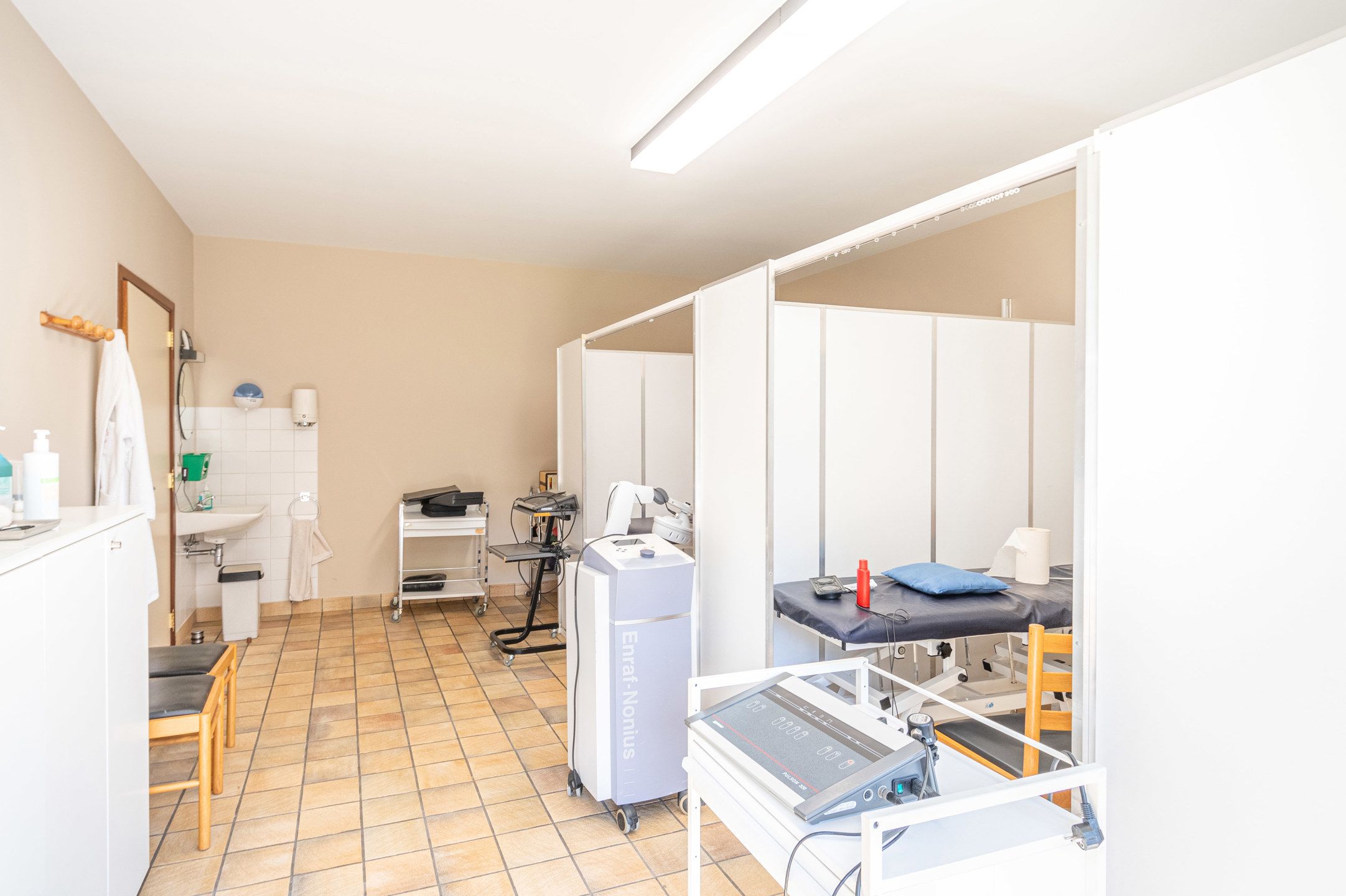 Riante woning met grote praktijkruimte foto 16