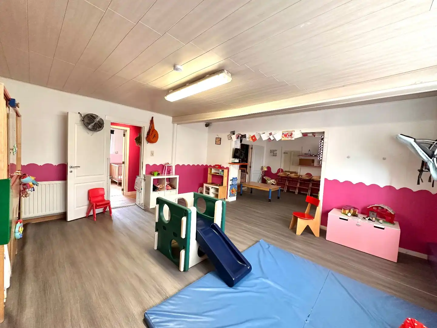 Veelzijdig handelshuis met ruime tuin – momenteel ingericht als crèche foto 13