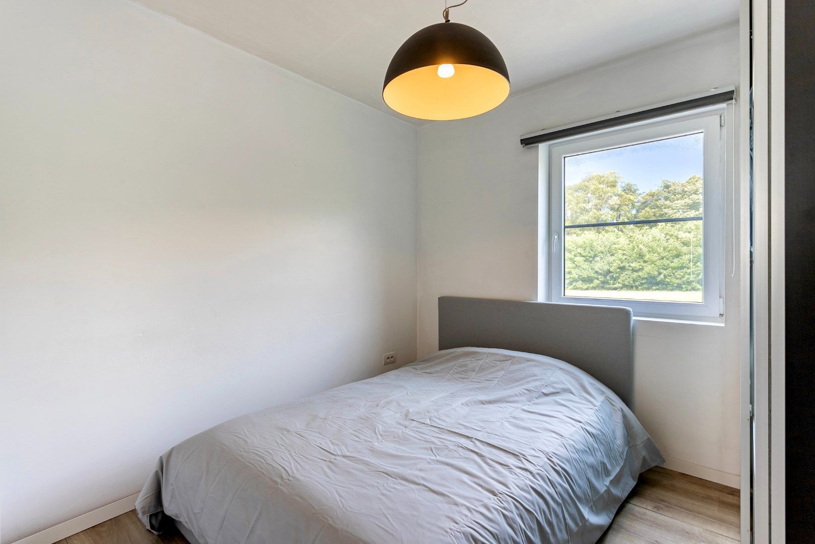 Instapklare woning met 3 slaapkamers, tuin en carport foto 14