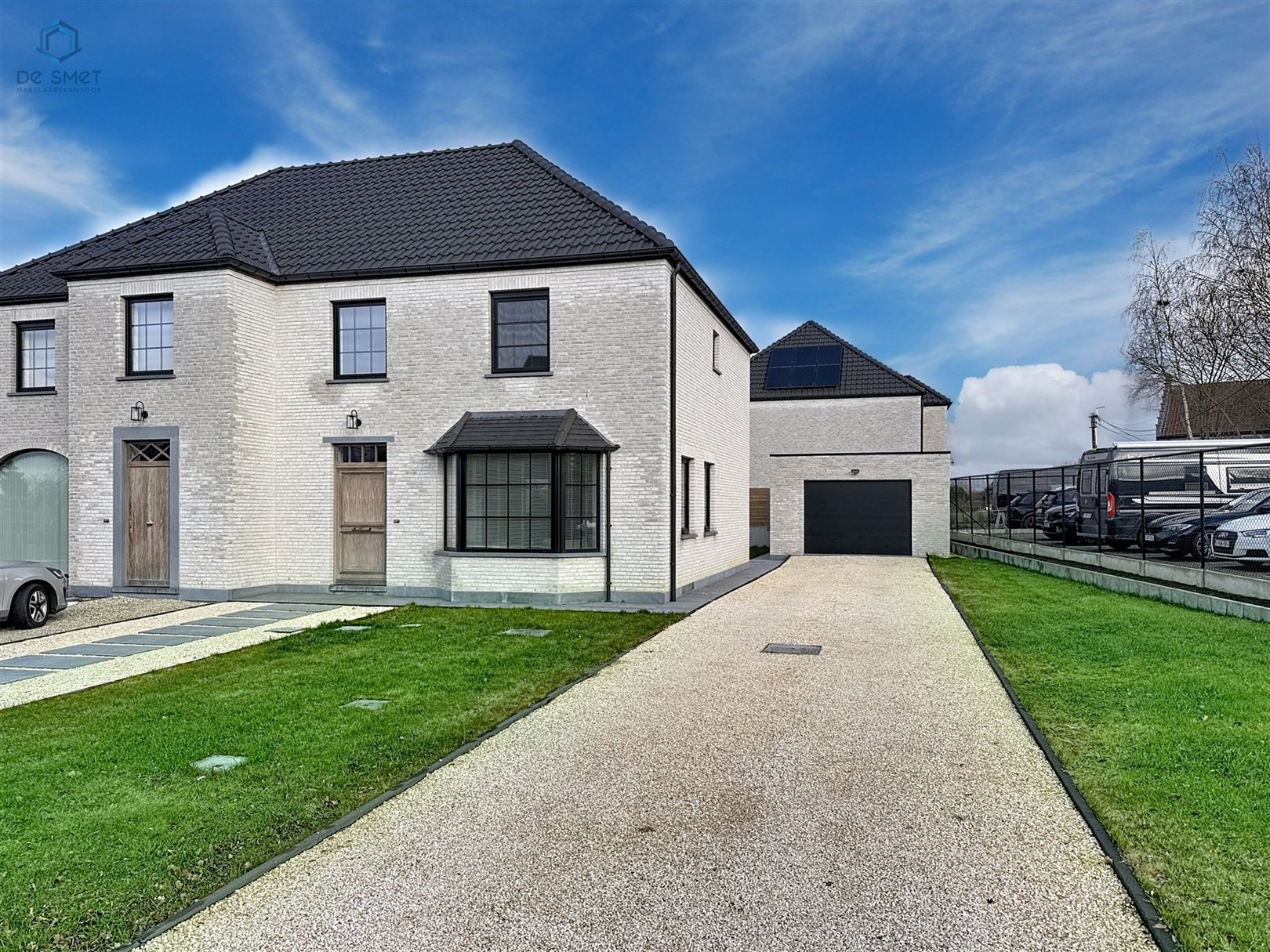 Energiezuinige nieuwbouwwoning met 3 slks en garage! foto {{pictureIndex}}