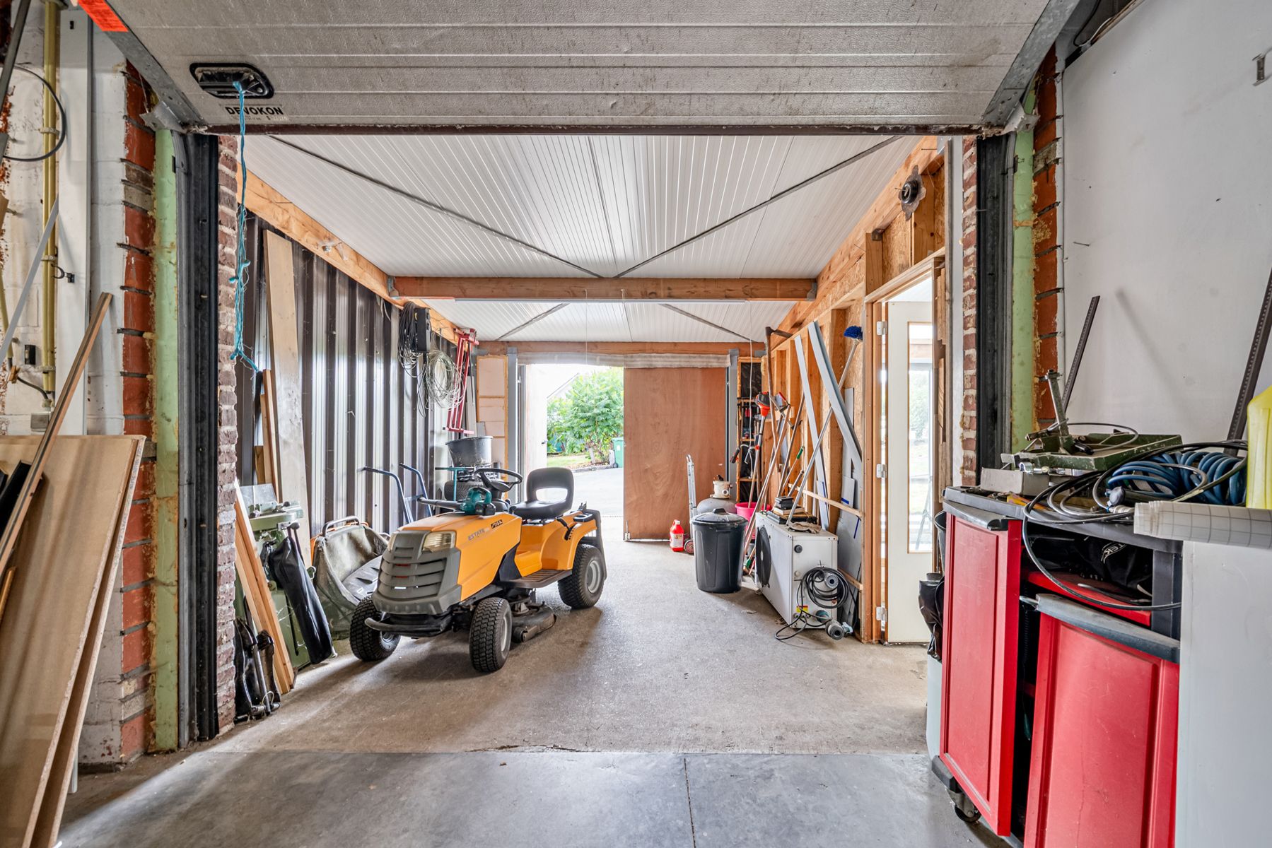 Ruime woning met atelier en garage op perceel van 32 are  foto 15