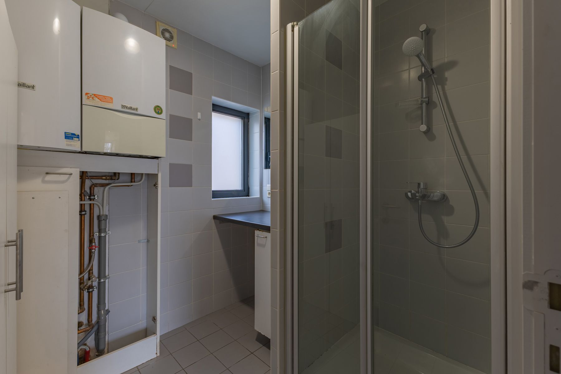 Commercieel gelijkvloers met duplex in centrum Halle foto 18