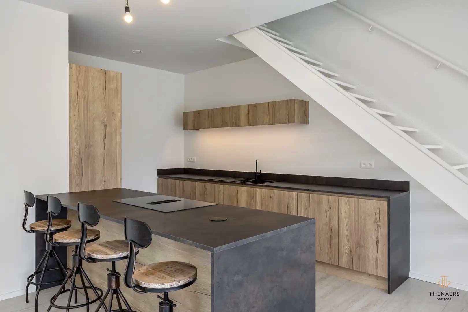 LOT 4 - Instapklare "luxe" en "energiezuinige" nieuwbouwwoning met 4 slaapkamers en 2 badkamers. foto 6