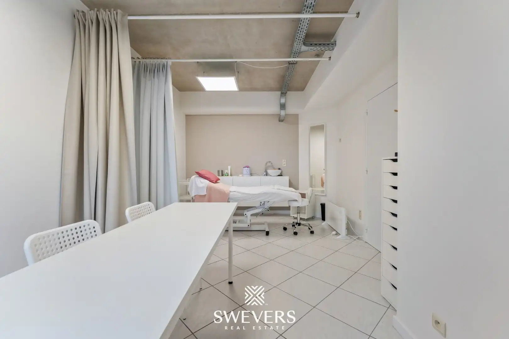 Handelspand met praktische indeling in hartje Tessenderlo foto 23