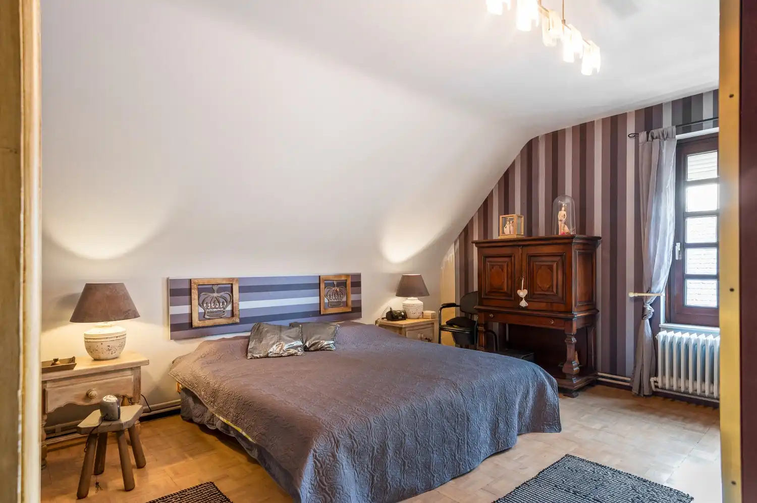 Charmante woning met 4 slaapkamers, grote tuin en dubbele garage foto 22