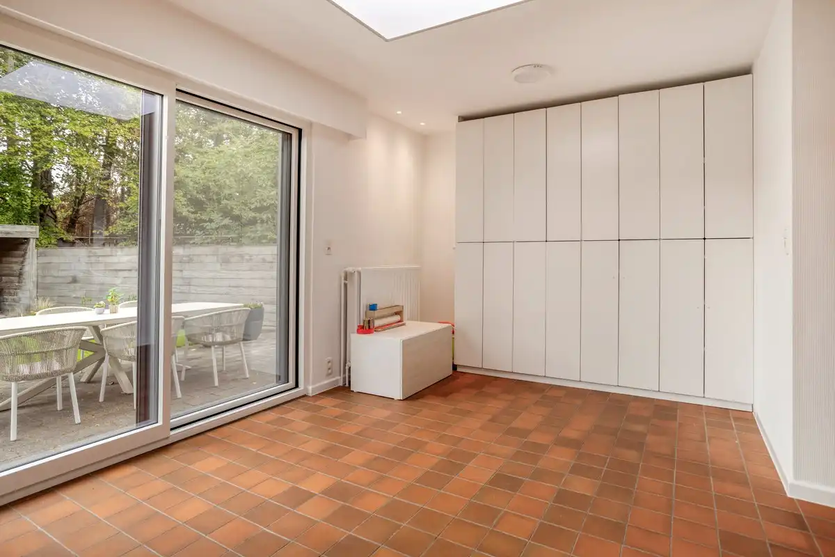 Gerenoveerde halfopen bebouwing met 4 slaapkamers, bureau en tuin in centrum Brasschaat foto 7