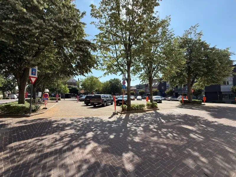 Commerciële handelsruimte van 115 m² op toplocatie (Dorpsplein) foto {{pictureIndex}}