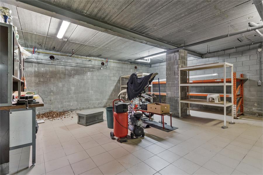 Woonst met magazijn en kantoorruimte te Heppen foto 11
