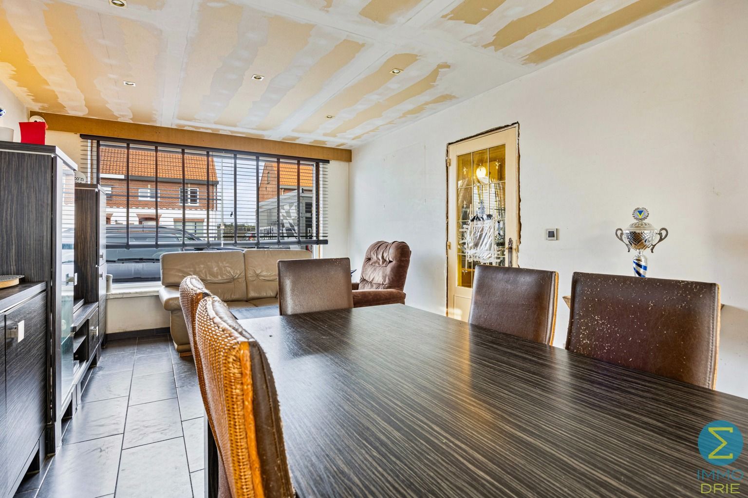 Centraal gelegen woning met 4 kamers op perceel van 280m². foto 6