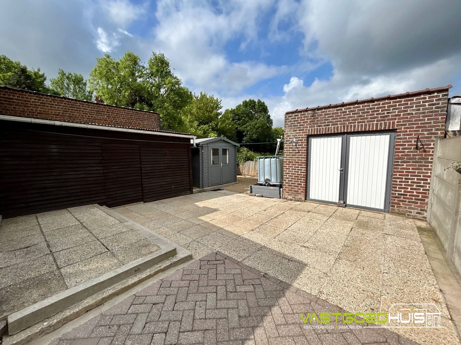 Karaktervolle, te renoveren 3-gevelwoning met tuin foto 24