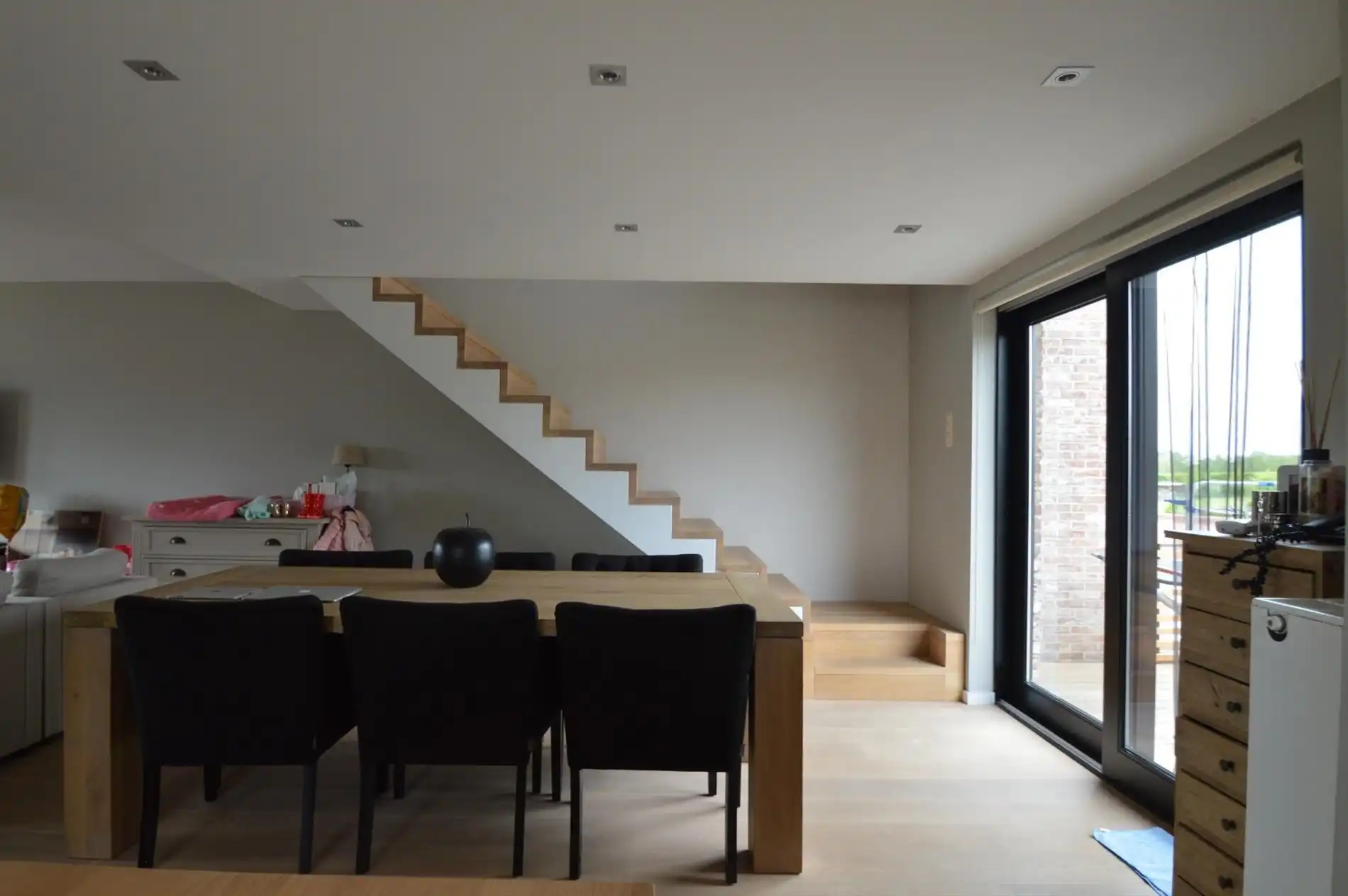 Knap duplex appartement op de 1ste en 2de verdieping met 1 grote en 1 kleine slaapkamers en 2 autostandplaatsen foto 6