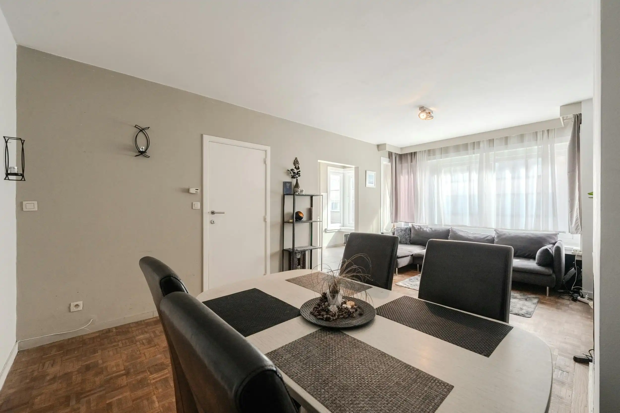 Ruim één-slaapkamerappartement te centrum Oostende foto 4