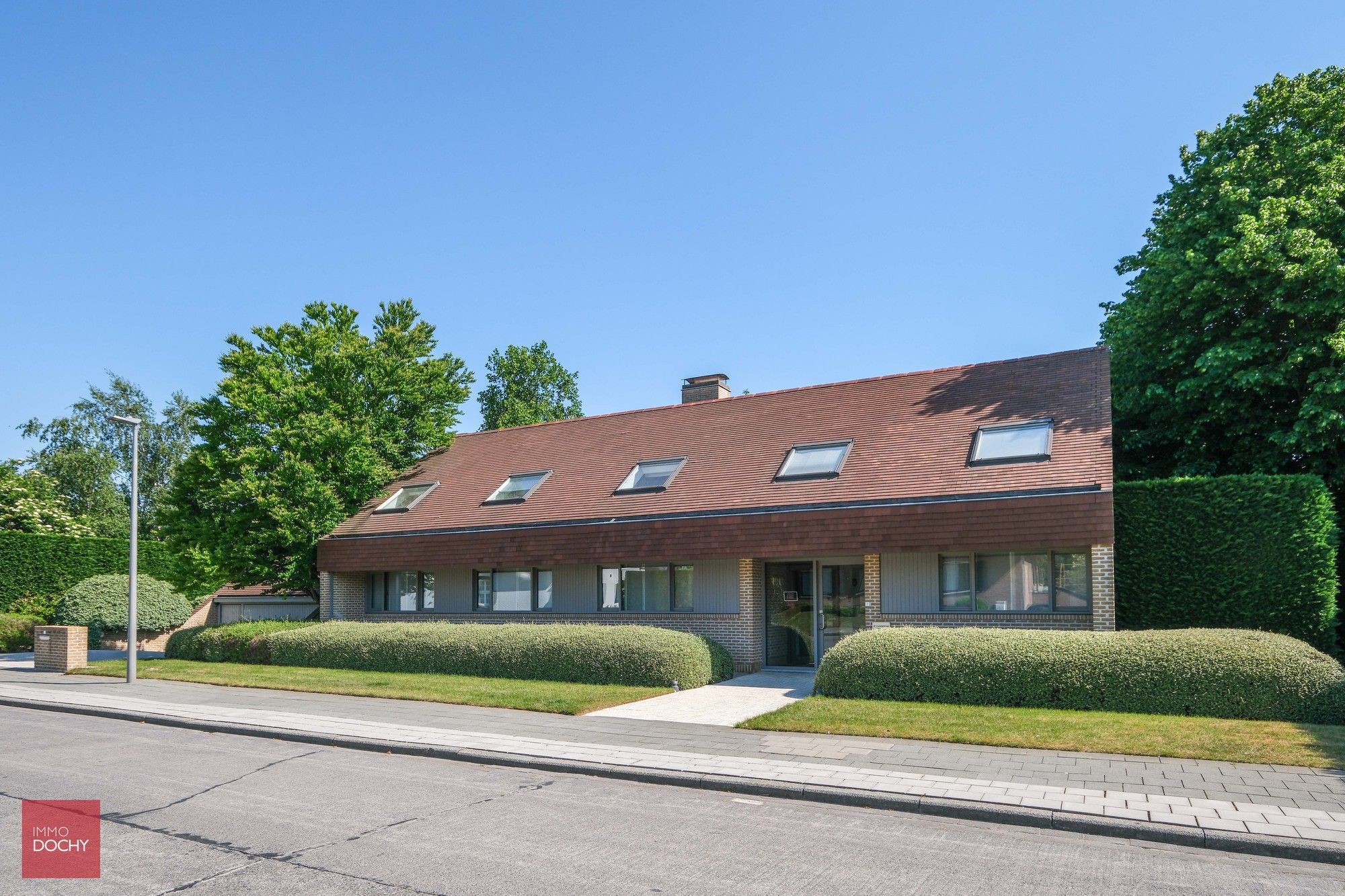 Ruime villa op toplocatie met afzonderlijke 2de woonst, praktijk of kantoorgebouw foto {{pictureIndex}}
