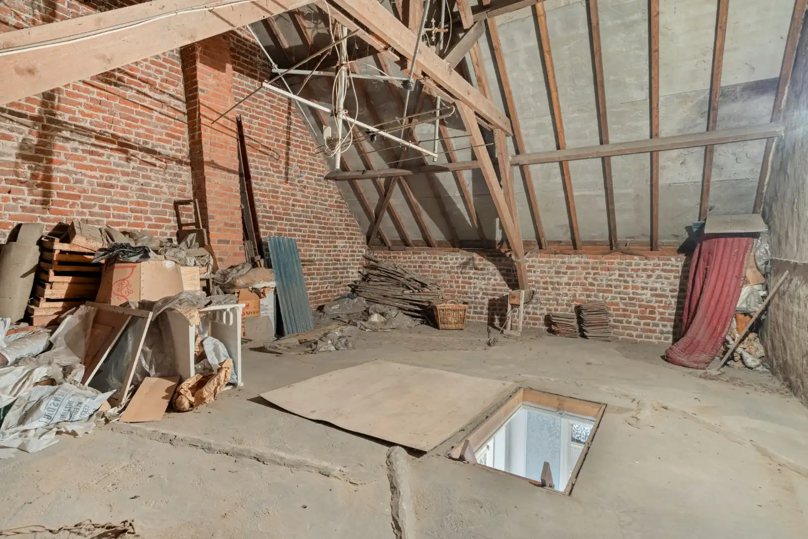 Te renoveren woning met garage en tuin in het centrum van Wevelgem! foto 16