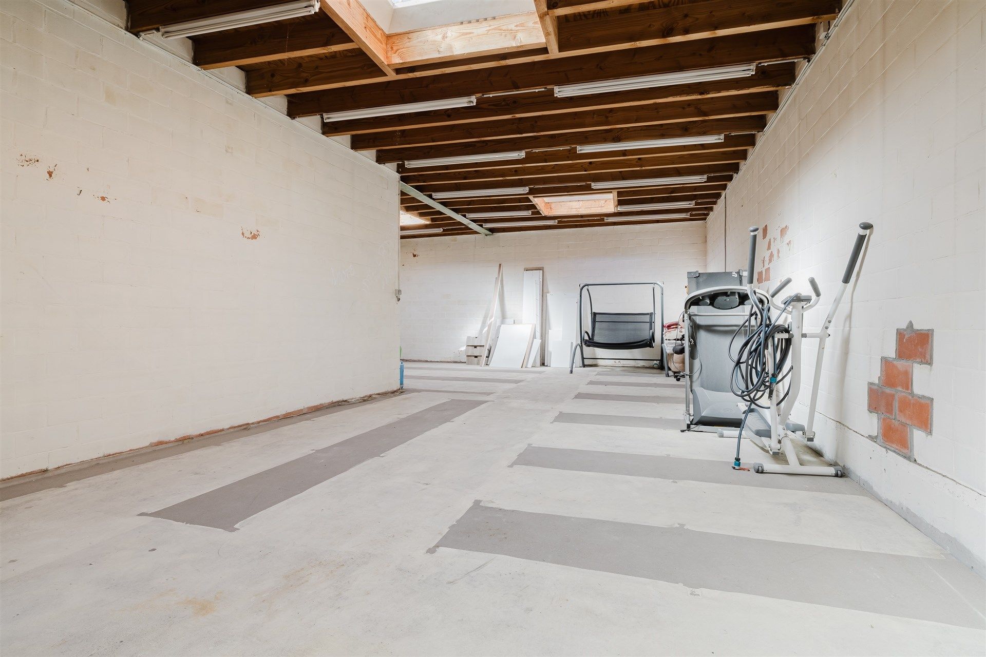 Handelspand op topligging in centrum Wetteren foto 8