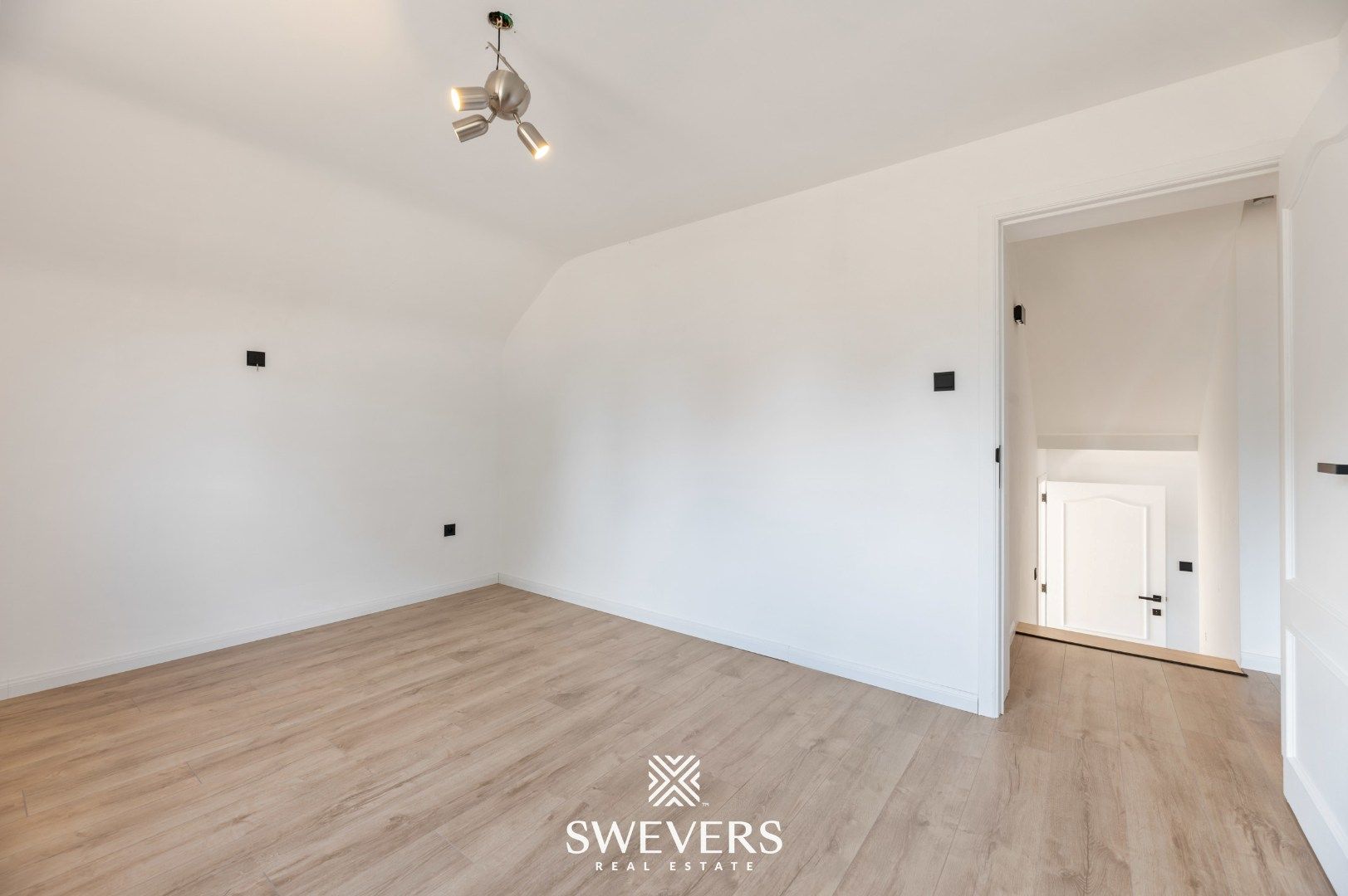 Riante splitlevelwoning op ruim perceel foto 16
