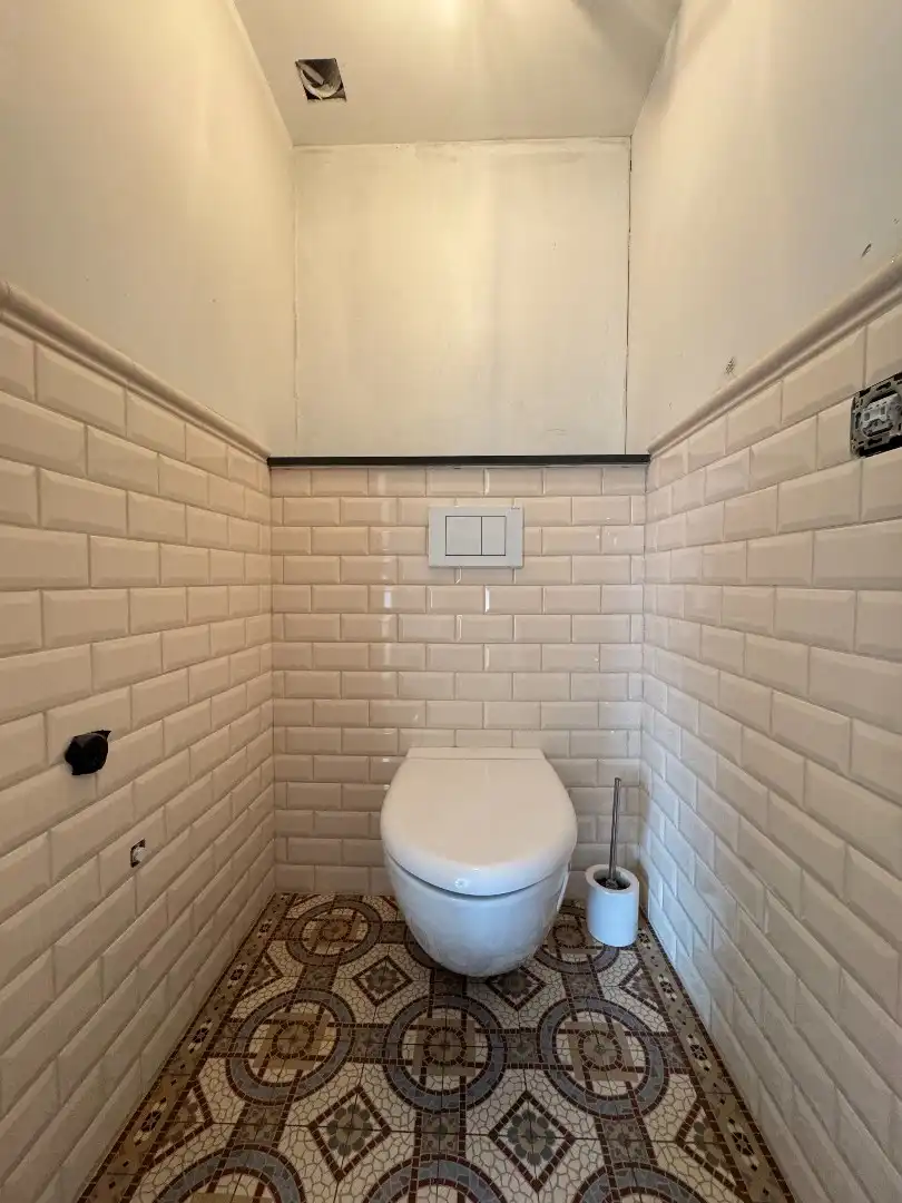 een ruim woonhuis op en met grond foto 18