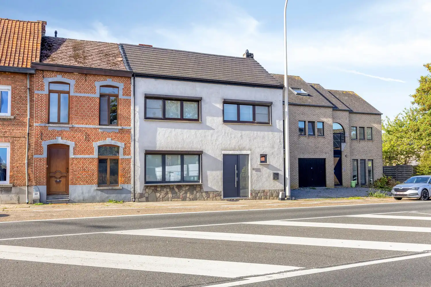 Hoofdfoto van de publicatie: GERENOVEERDE GEZINSWONING MET ZONNIGE STADSKOER EN CARPORT TE DIEST!