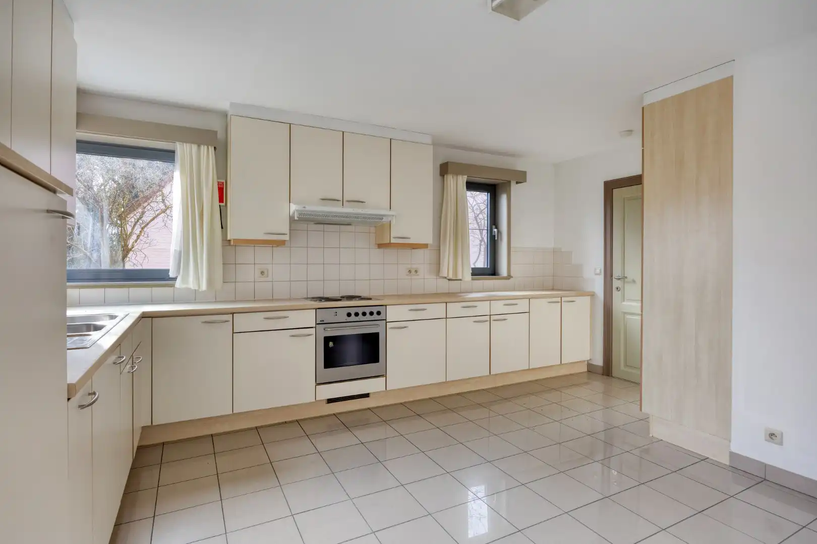 Gebouw met 4 appartementen foto 5