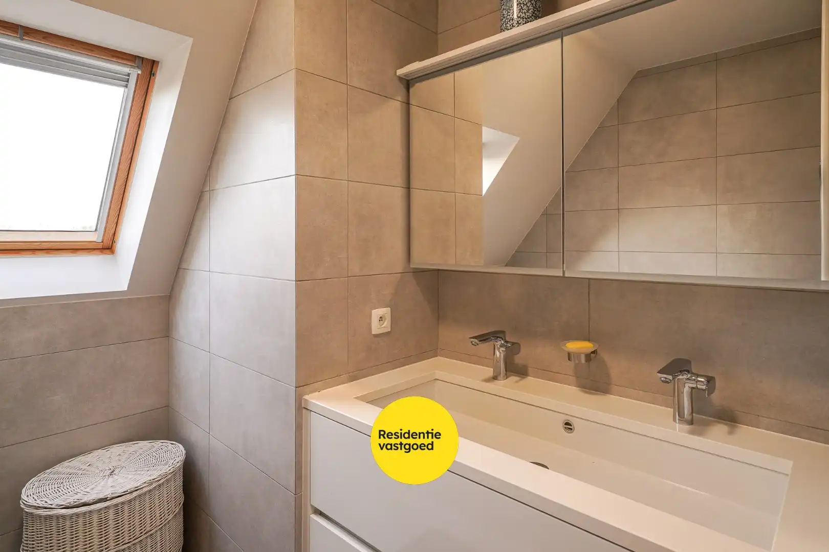 Recent duplex-appartement met open zicht op de vaart in Oudenburg foto 20