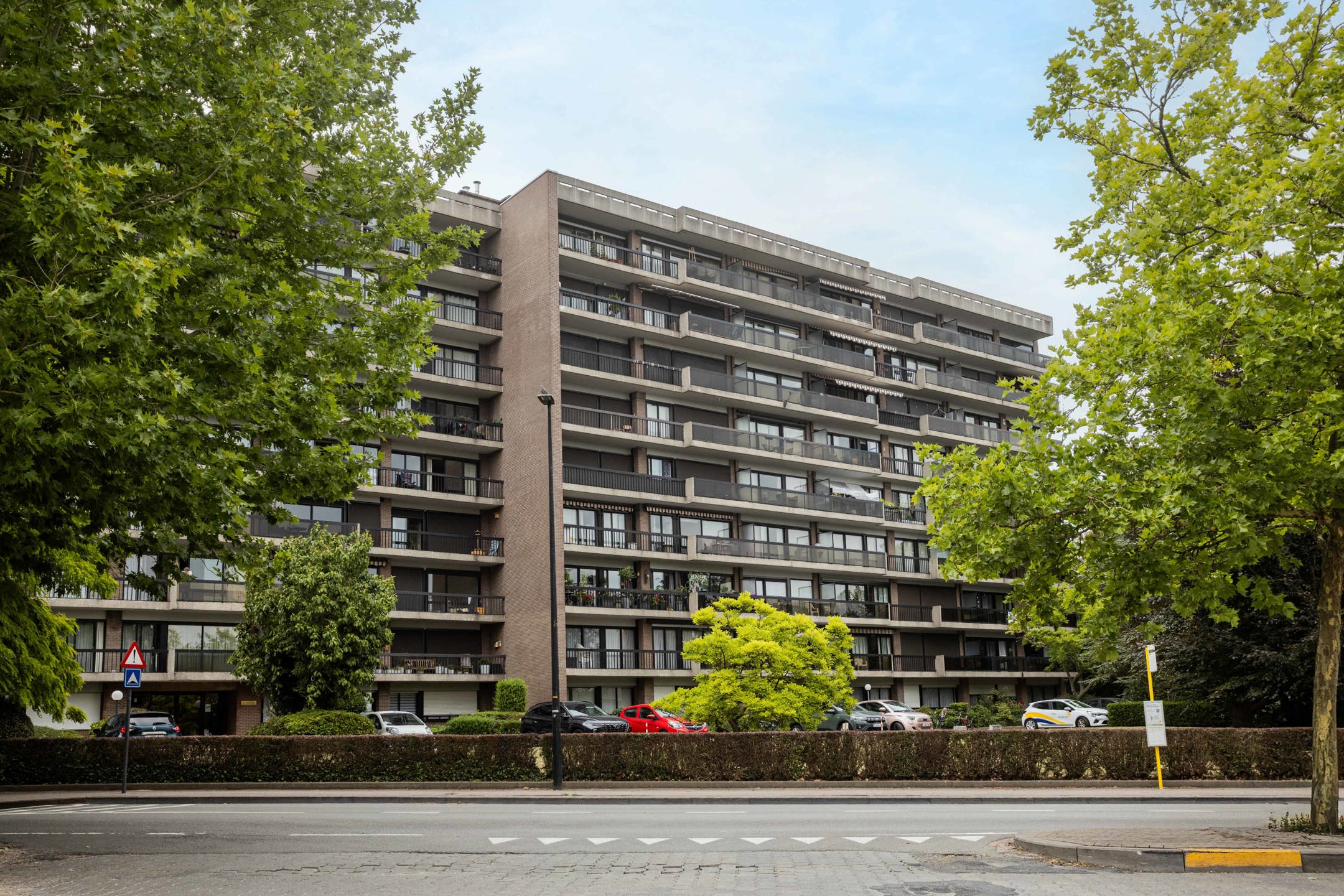 Volledig gerenoveerd lichtrijk appartement foto {{pictureIndex}}