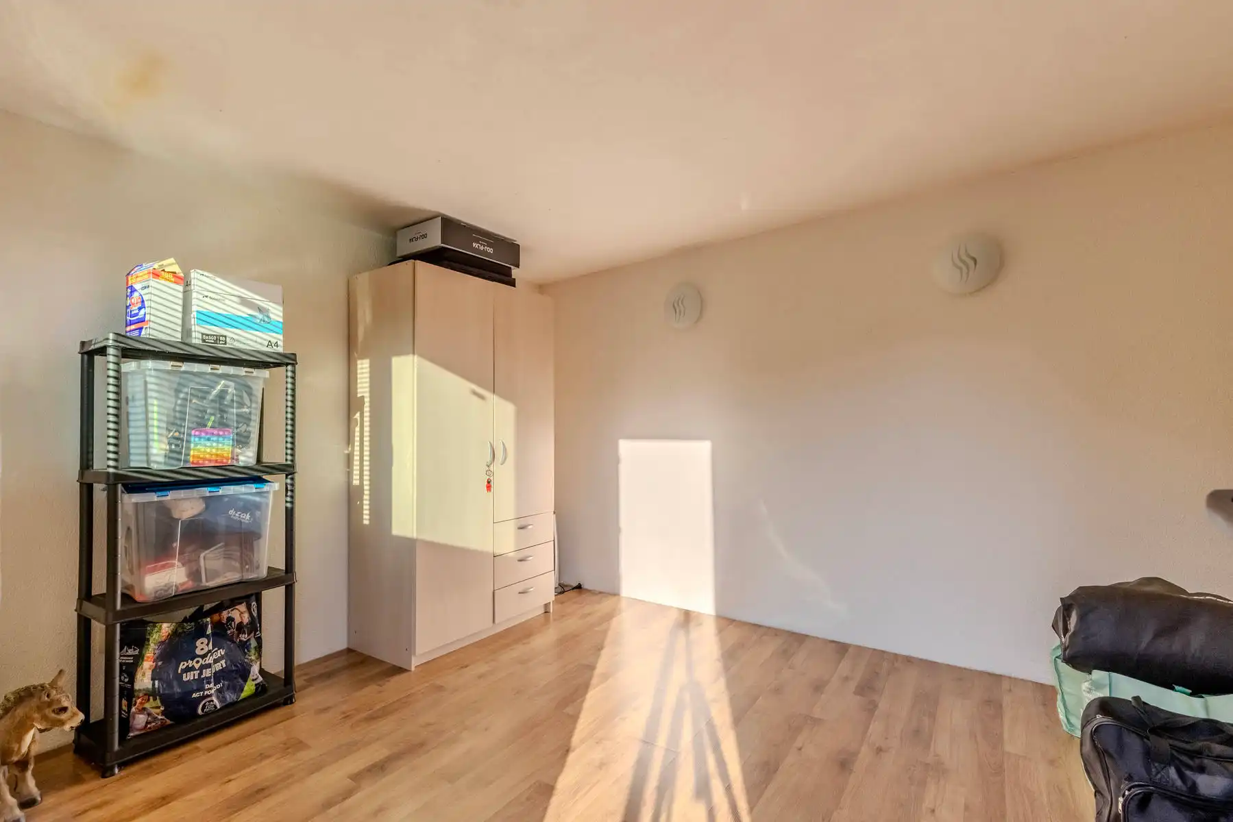 Gerenoveerde woning met 2 slpk, terras met tuin en bijgebouw foto 16