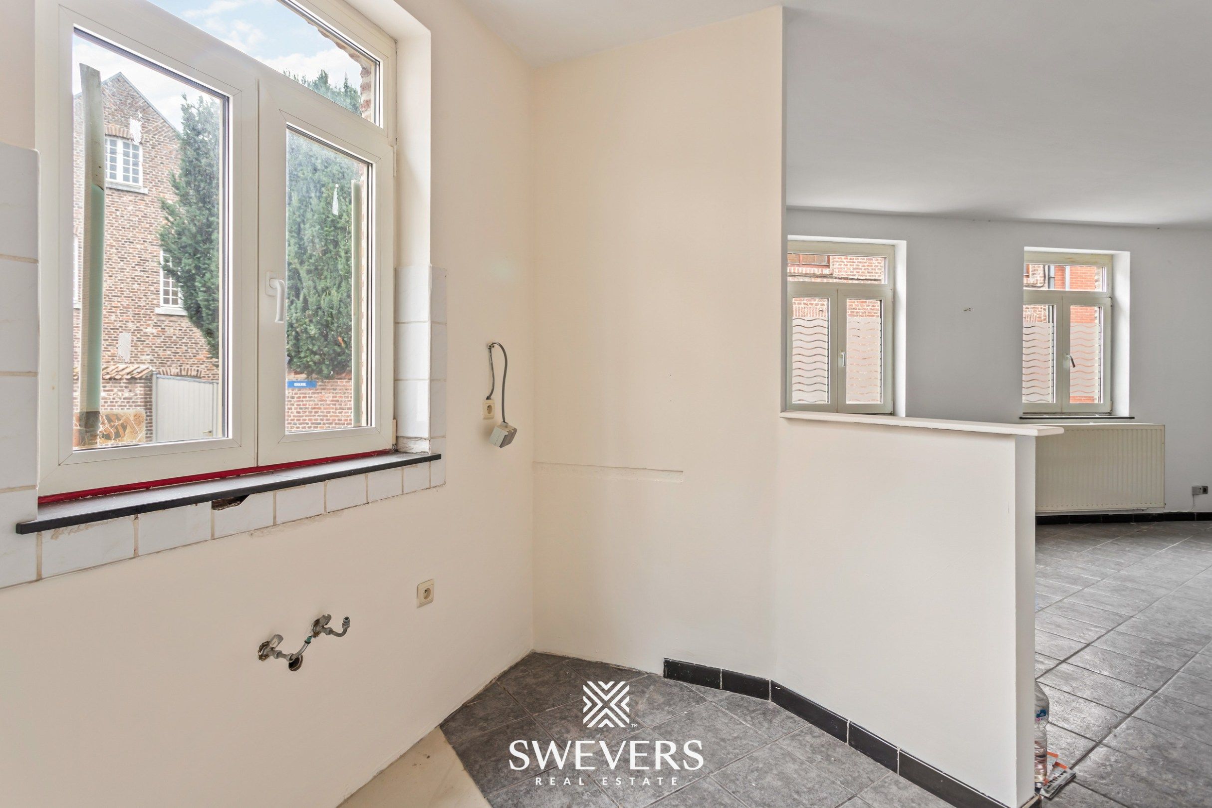 Charmante hoekwoning met potentieel in hartje Tongeren foto 6
