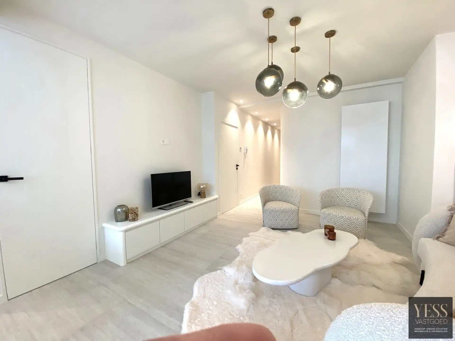 Exclusief gerenoveerd gelijkvloers appartement in Knokke! foto 3