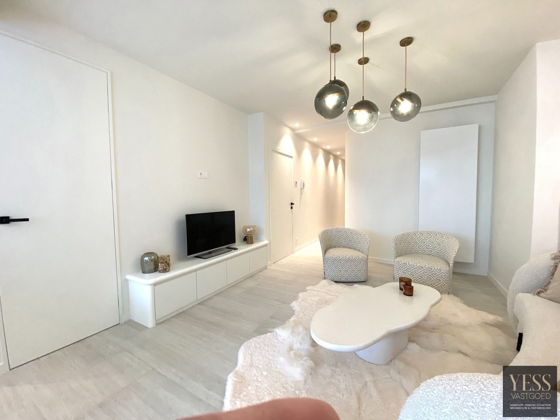 Exclusief gerenoveerd gelijkvloers appartement in Knokke! foto 3