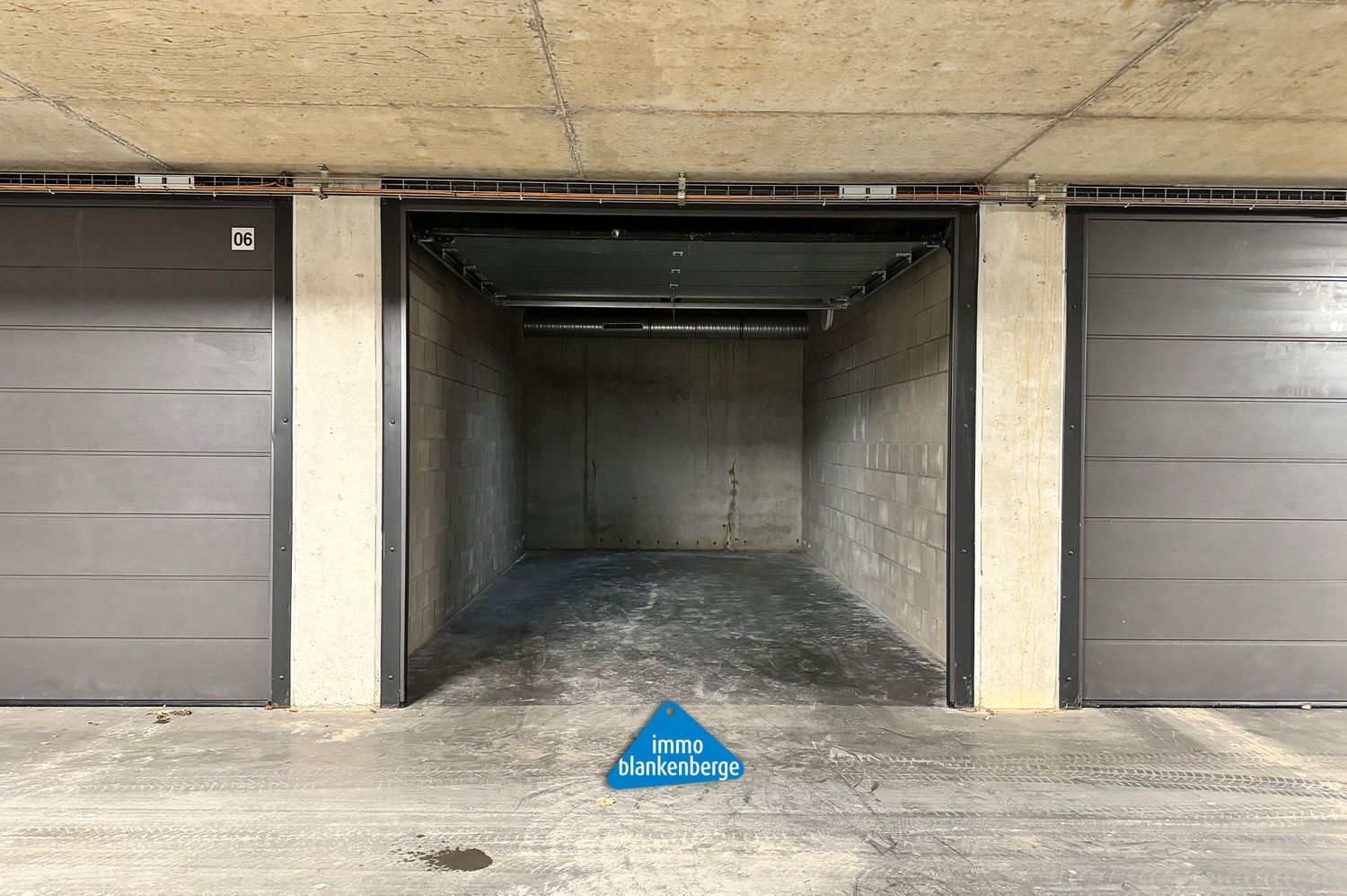 Ruime Garagebox in een Afgesloten Garagecomplex foto 3