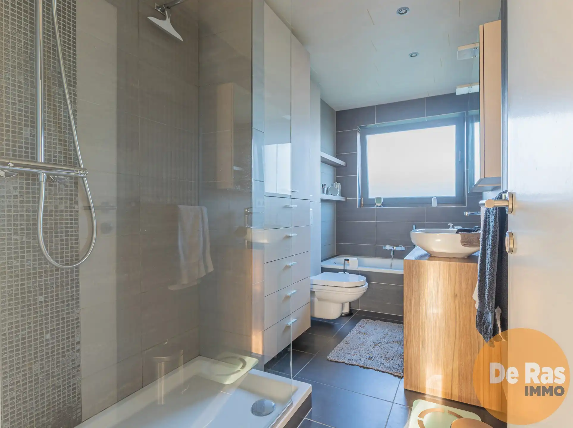 OORDEGEM - Instapklare bungalow/3 slp/garage en mooie tuin! foto 12