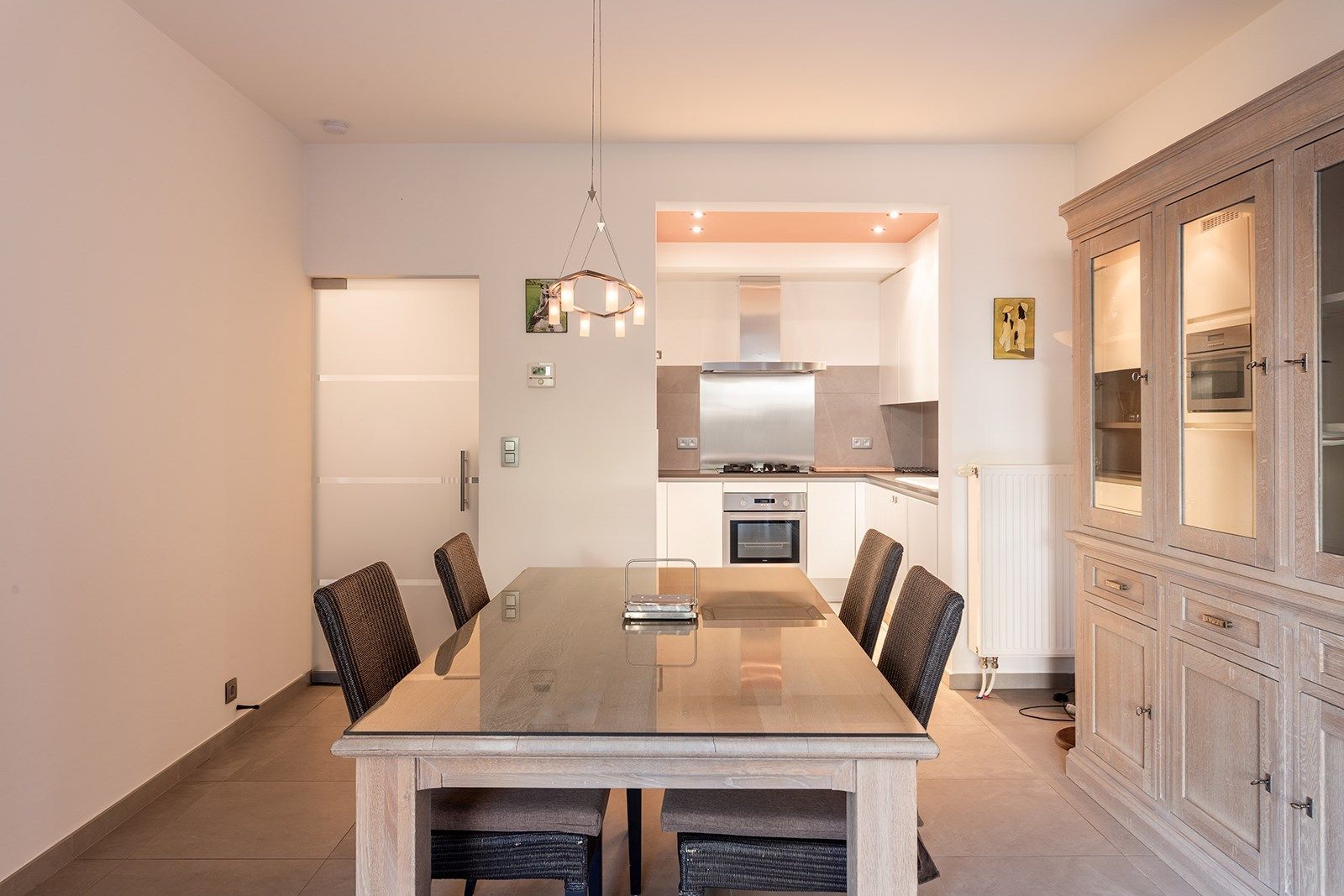 Gemeubeld luxueus 1-slaapkamerappartement met tuin foto 9
