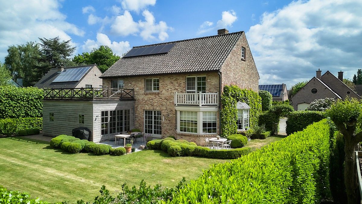 Hedendaags landelijk en rustig wonen in deze opmerkelijke villa met aangelegde tuin. foto 39